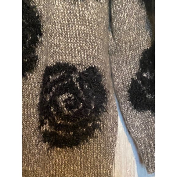 Women's Gray Cable & Gauge Fuzzy Black Rosette Sweater Size Small - Picture 4 of 9